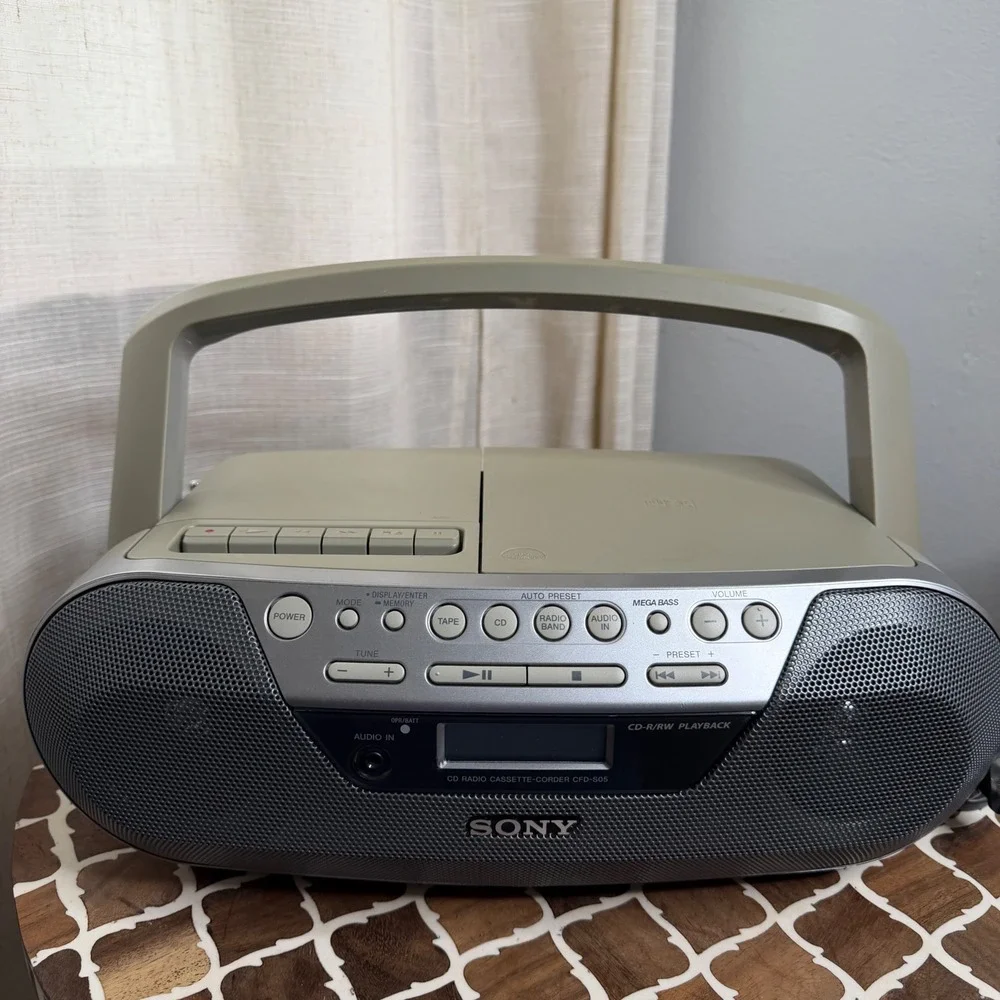 Sony CFD-S05 CD Radio Cassette-Corder Boombox Mega Bass Tested Radio Not Working